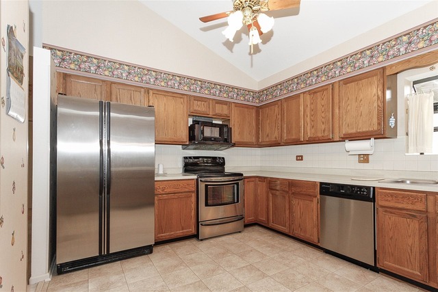 1900 Golf View Dr, Bartlett, IL 60103 photo 7