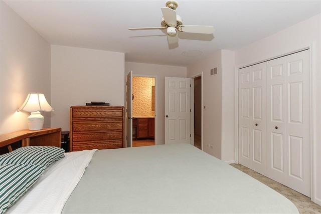 1900 Golf View Dr, Bartlett, IL 60103 photo 13