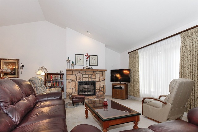 1900 Golf View Dr, Bartlett, IL 60103 photo 4