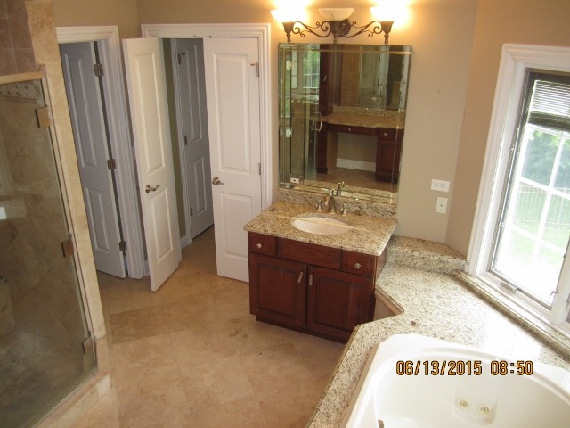 9230 Forest Edge Ln, Willowbrook, IL 60527 photo 11