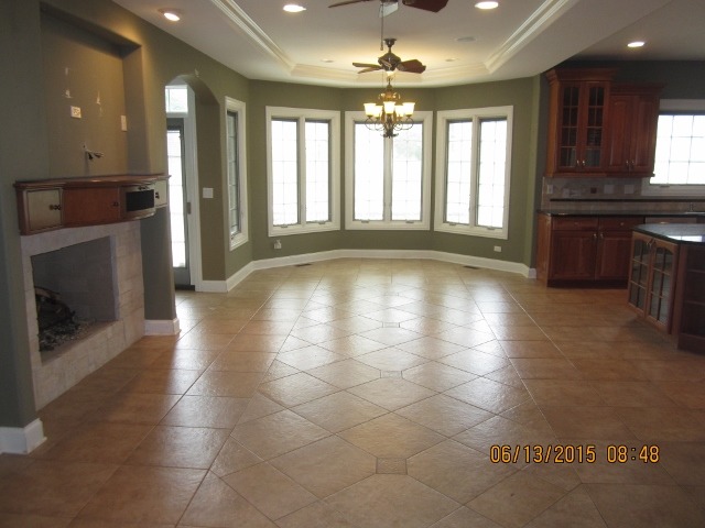 9230 Forest Edge Ln, Willowbrook, IL 60527 photo 2