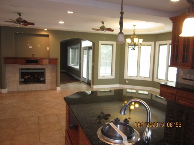 9230 Forest Edge Ln, Willowbrook, IL 60527 photo 3