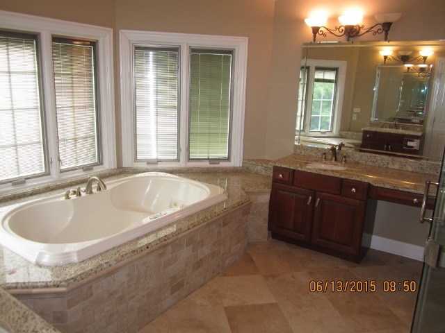 9230 Forest Edge Ln, Willowbrook, IL 60527 photo 10