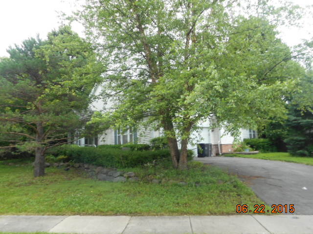 619 Waterfall Ln, Elgin, IL 60124 photo 1