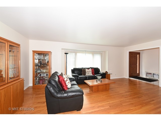 6620 Western Ave, Willowbrook, IL 60527 photo 4
