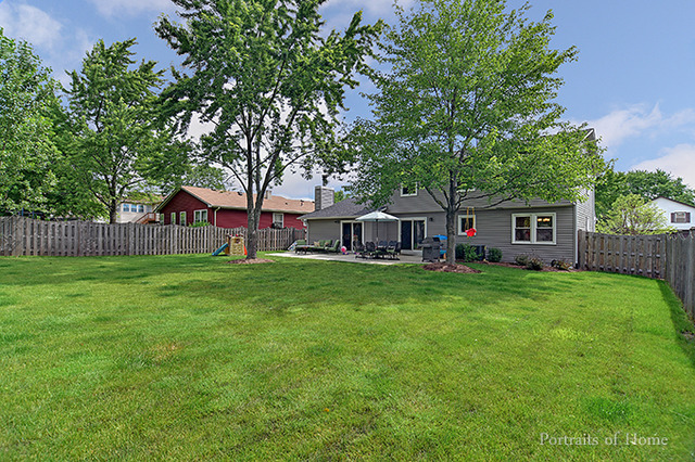 4200 Crimson Dr, Hoffman Estates, IL 60192 photo 2