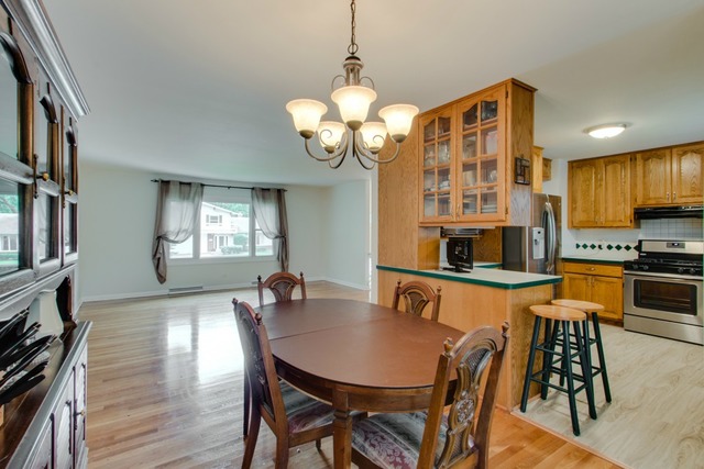 1139 E Juniper Ln, Mount Prospect, IL 60056 photo 2