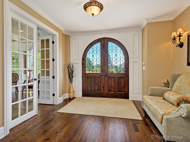 815 W Elm St, Wheaton, IL 60189 photo 2