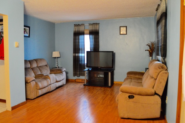 190 S Lyle Ave, Elgin, IL 60123 photo 2