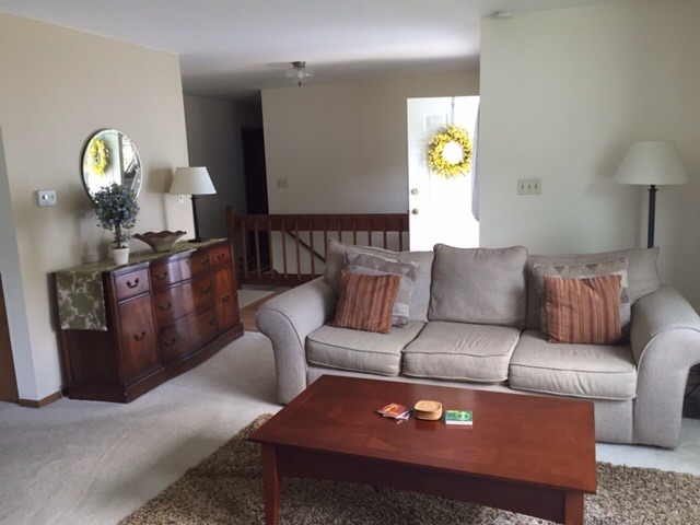 4820 W Glenbrook Trl, Mchenry, IL 60050 photo 2
