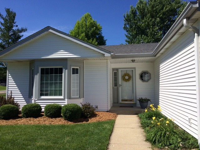 4820 W Glenbrook Trl, Mchenry, IL 60050 photo 1