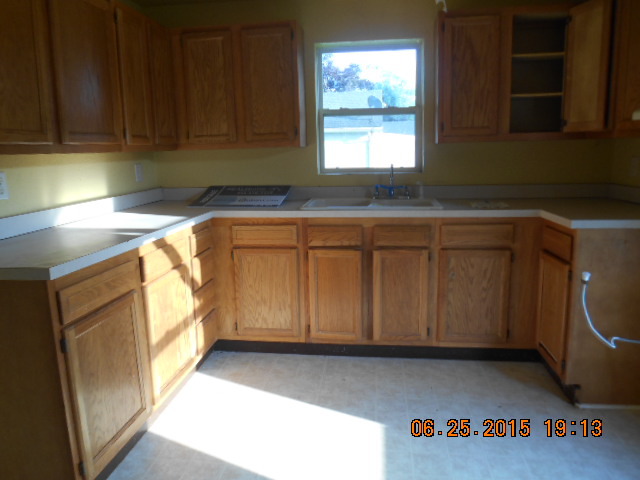 506 S Walnut St, Wenona, IL 61377 photo 6