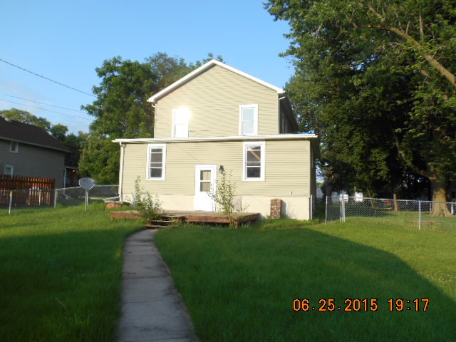 506 S Walnut St, Wenona, IL 61377 photo 2