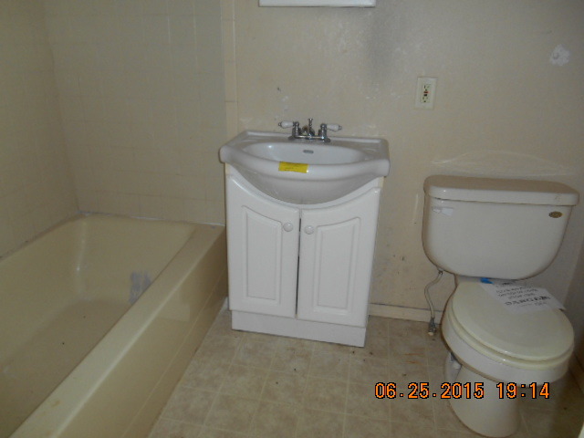 506 S Walnut St, Wenona, IL 61377 photo 8