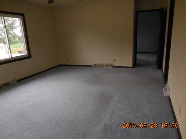 422 S Pine St, Buda, IL 61314 photo 2