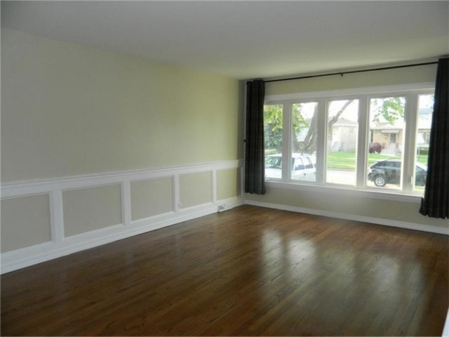 8317 W Park Ave, Niles, IL 60714 photo 2