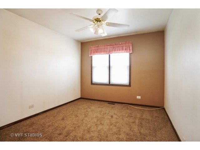 1017 Warwick Cir, Hoffman Estates, IL 60169 photo 7