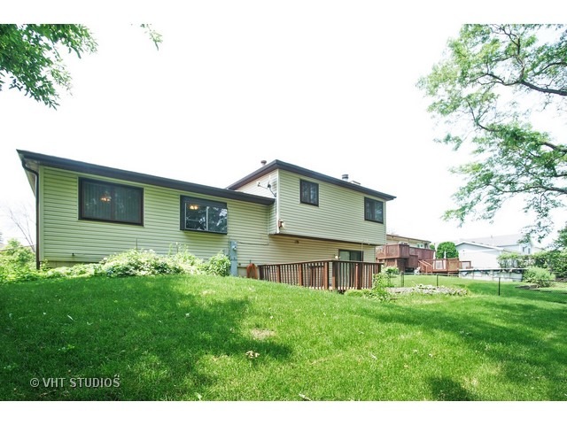 1017 Warwick Cir, Hoffman Estates, IL 60169 photo 9