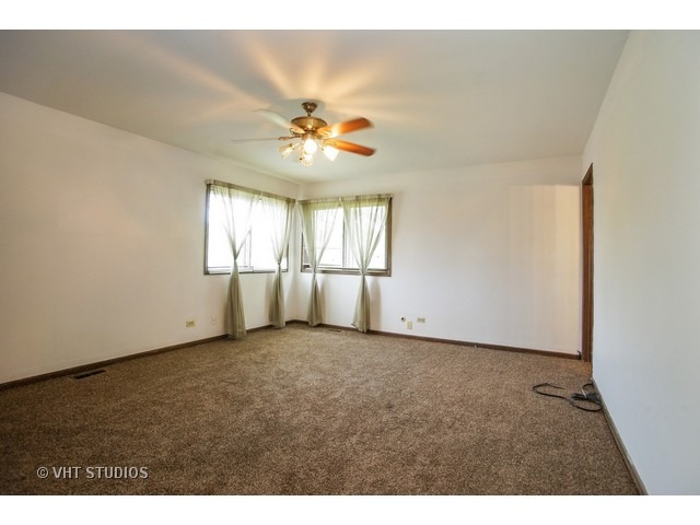 1017 Warwick Cir, Hoffman Estates, IL 60169 photo 6
