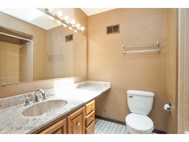 1017 Warwick Cir, Hoffman Estates, IL 60169 photo 8