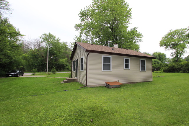 2203 Willow Ln, Mchenry, IL 60050 photo 1