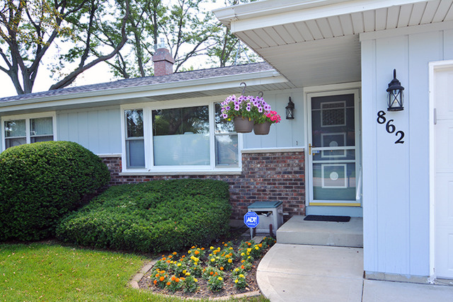 862 Chippewa Dr, Elgin, IL 60120 photo 3