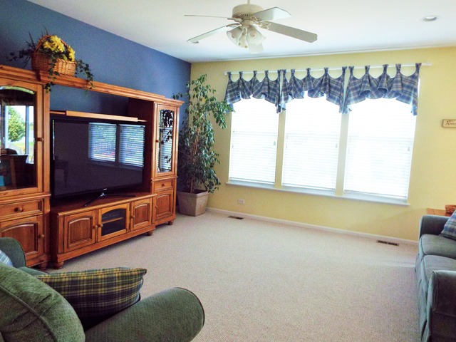 2922 Lundquist Dr, Aurora, IL 60503 photo 10