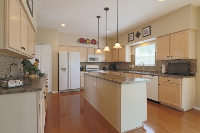 2529 Biltmore Cir, Aurora, IL 60503 photo 7
