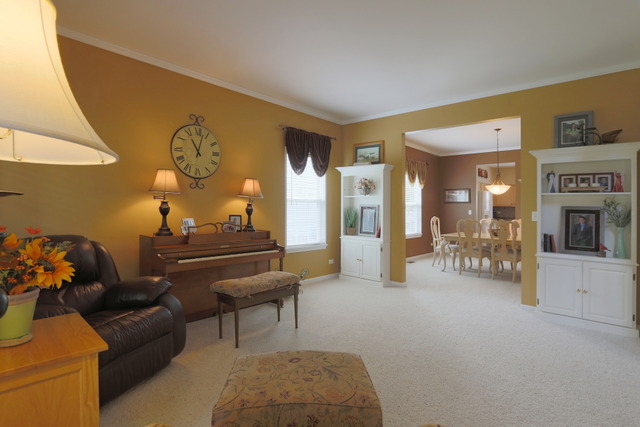 2529 Biltmore Cir, Aurora, IL 60503 photo 2