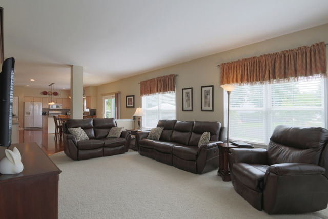 2529 Biltmore Cir, Aurora, IL 60503 photo 5