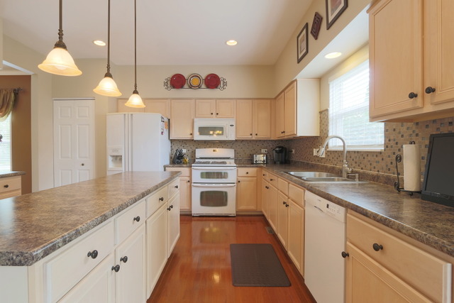 2529 Biltmore Cir, Aurora, IL 60503 photo 8