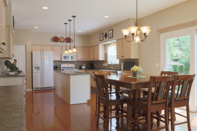 2529 Biltmore Cir, Aurora, IL 60503 photo 10