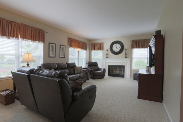 2529 Biltmore Cir, Aurora, IL 60503 photo 6