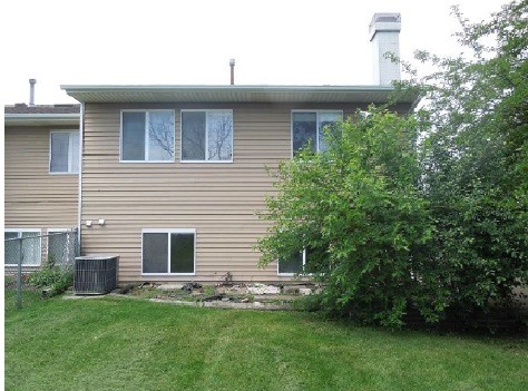 643 Thoreau Dr, Elgin, IL 60120 photo 2