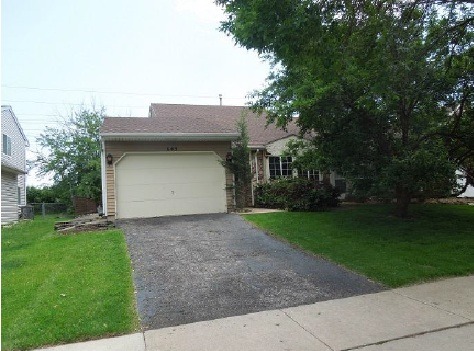 643 Thoreau Dr, Elgin, IL 60120 photo 1
