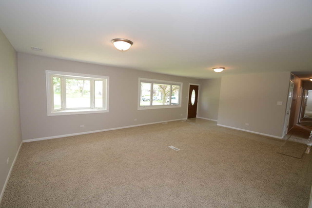525 Colgate Ct, Hoffman Estates, IL 60169 photo 3