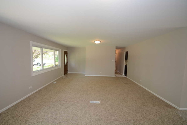 525 Colgate Ct, Hoffman Estates, IL 60169 photo 4