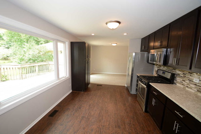 525 Colgate Ct, Hoffman Estates, IL 60169 photo 9