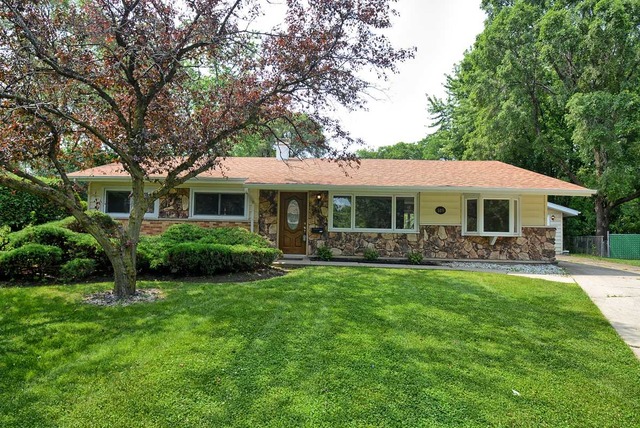525 Colgate Ct, Hoffman Estates, IL 60169 photo 1