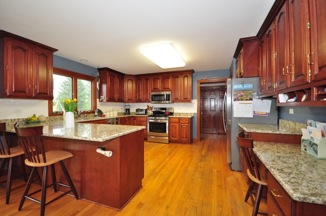 40 W708 Willowbrook Dr, Saint Charles, IL 60175 photo 4