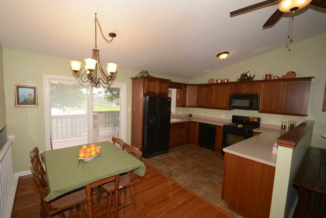 335 Pearson Cir, Naperville, IL 60563 photo 4