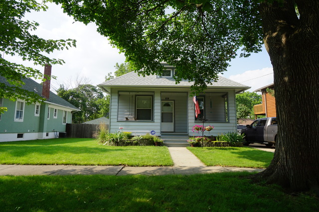 658 Slade Ave, Elgin, IL 60120 photo 2