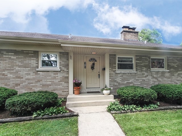 706 E Maple St, Lombard, IL 60148 photo 2