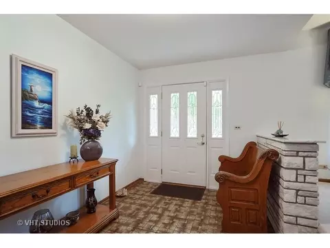 910 N Sumac Ln, Mount Prospect, IL 60056 photo 3