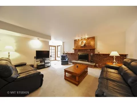 910 N Sumac Ln, Mount Prospect, IL 60056 photo 9