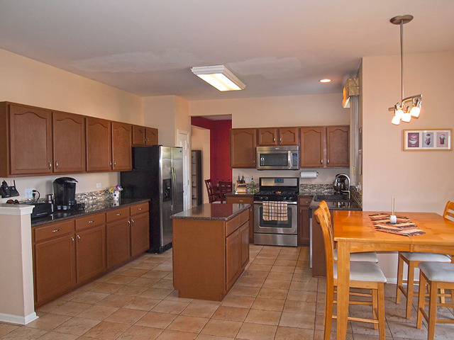 228 Burton Dr, Bartlett, IL 60103 photo 4