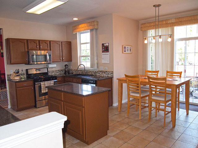228 Burton Dr, Bartlett, IL 60103 photo 5
