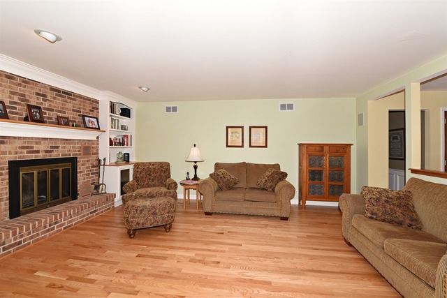 411 65th St, Willowbrook, IL 60527 photo 4