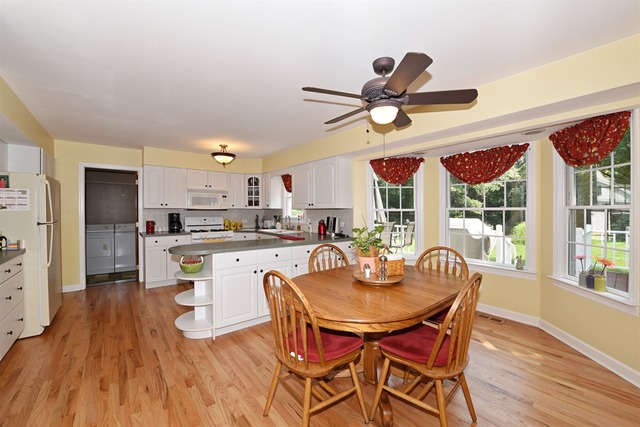 411 65th St, Willowbrook, IL 60527 photo 3
