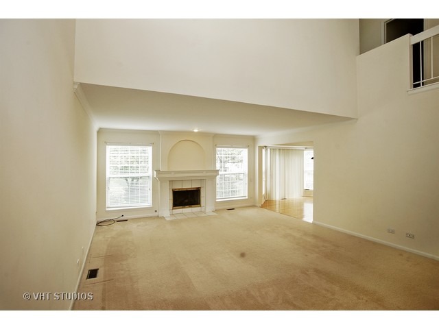 4593 Jade Ln, Hoffman Estates, IL 60192 photo 1